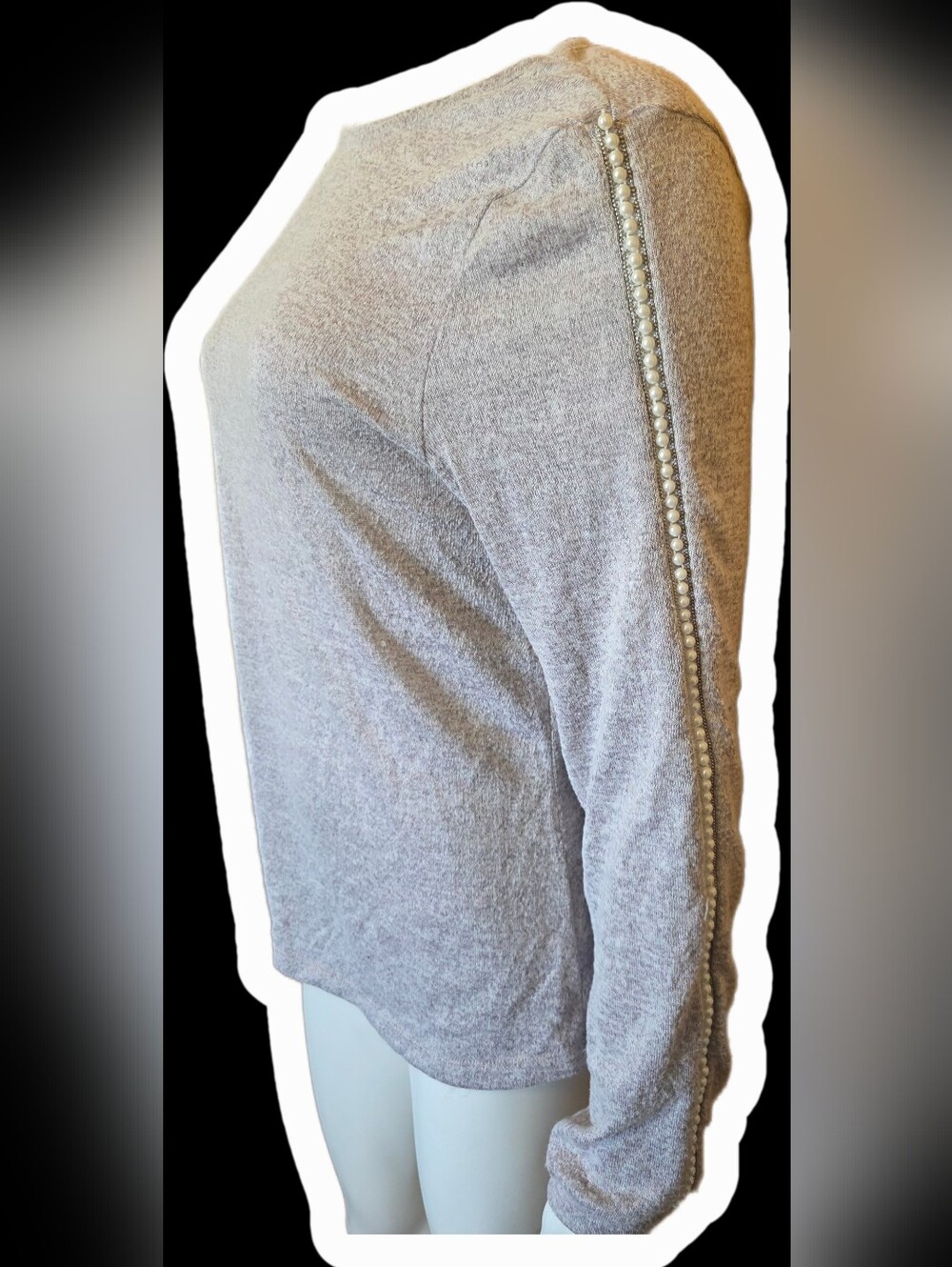 Suzy Shier Women's Pearl Long-Sleeve Crewneck Top